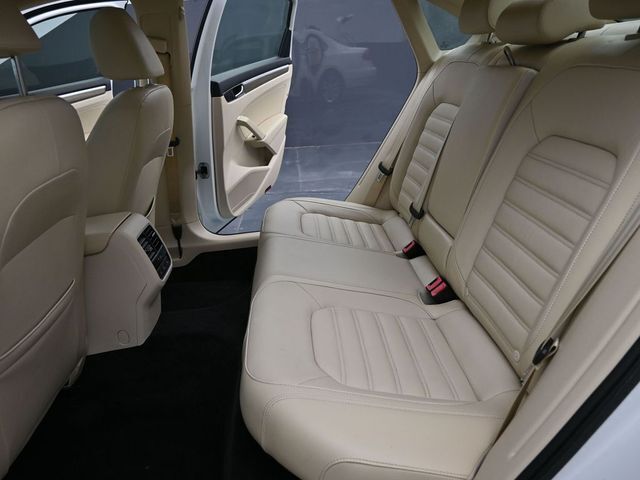 2016 Volkswagen Passat 1.8T SEL Premium