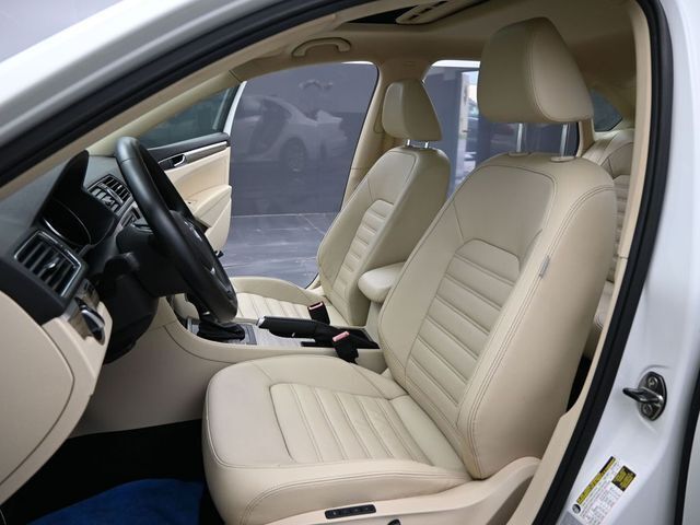 2016 Volkswagen Passat 1.8T SEL Premium