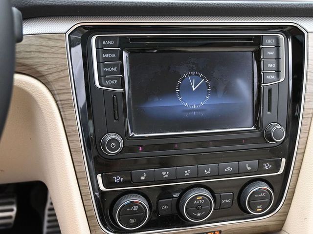 2016 Volkswagen Passat 1.8T SEL Premium