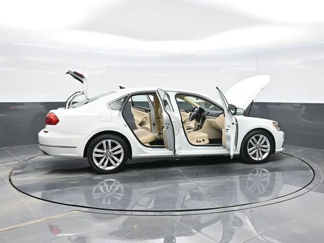 2016 Volkswagen Passat 1.8T SEL Premium