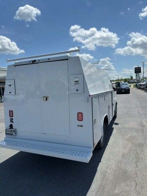 2025 Chevrolet Express 3500