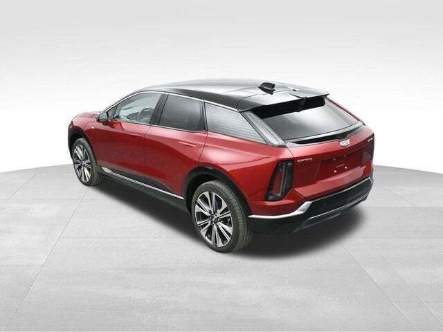 2025 Cadillac OPTIQ Luxury 2