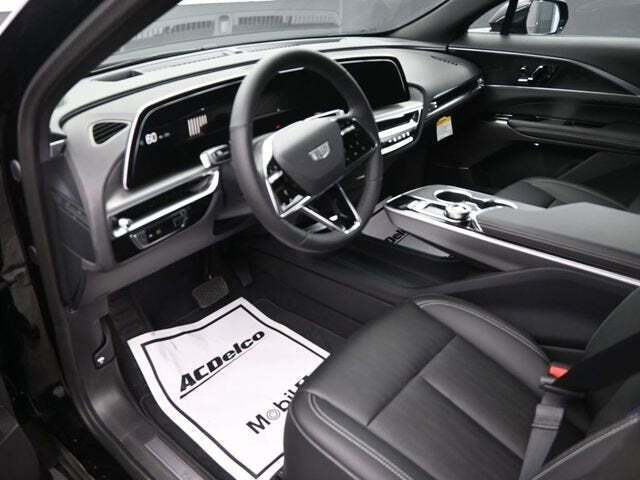 2025 Cadillac LYRIQ Luxury 1