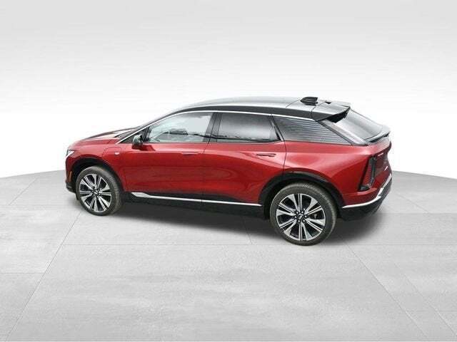 2025 Cadillac OPTIQ Luxury 2