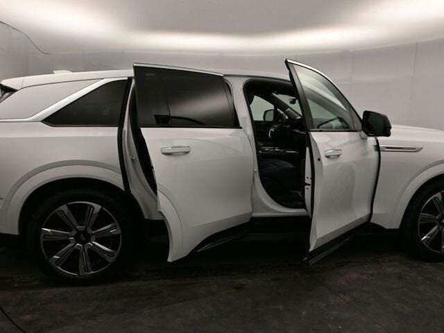 2025 Cadillac Escalade IQ Luxury 2