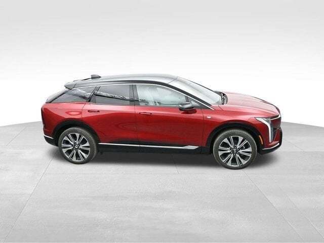 2025 Cadillac OPTIQ Luxury 2