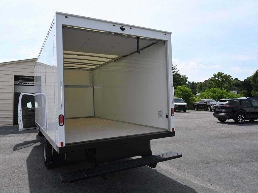 2023 GMC Savana 4500