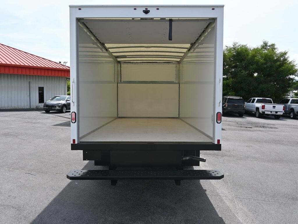 2023 GMC Savana 4500