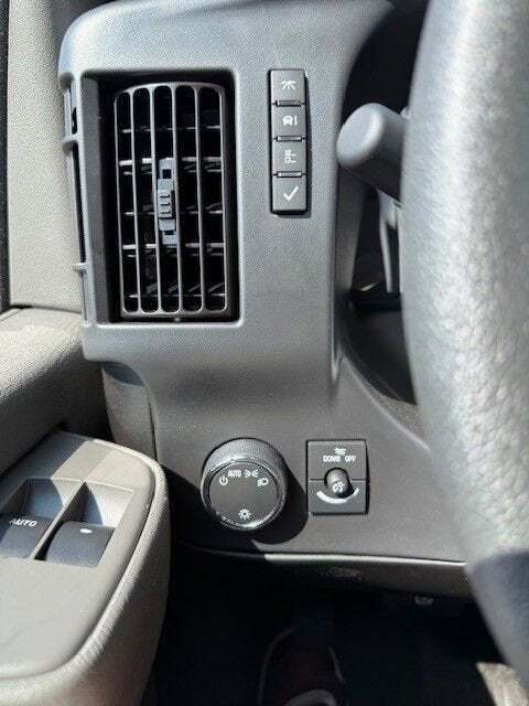 2025 Chevrolet Express 3500