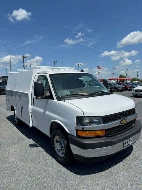 2025 Chevrolet Express 3500