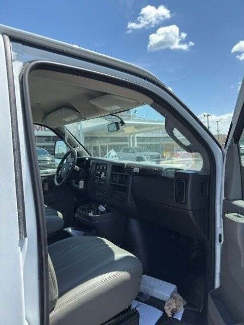 2025 Chevrolet Express 3500