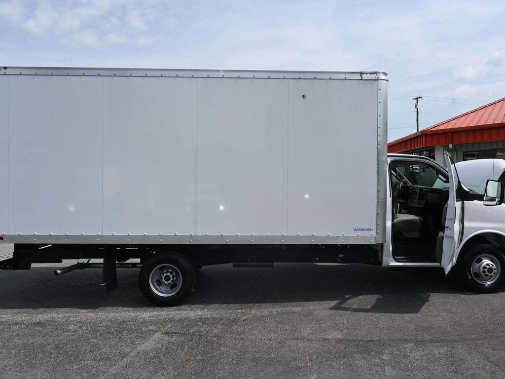 2023 GMC Savana 4500