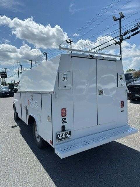 2025 Chevrolet Express 3500
