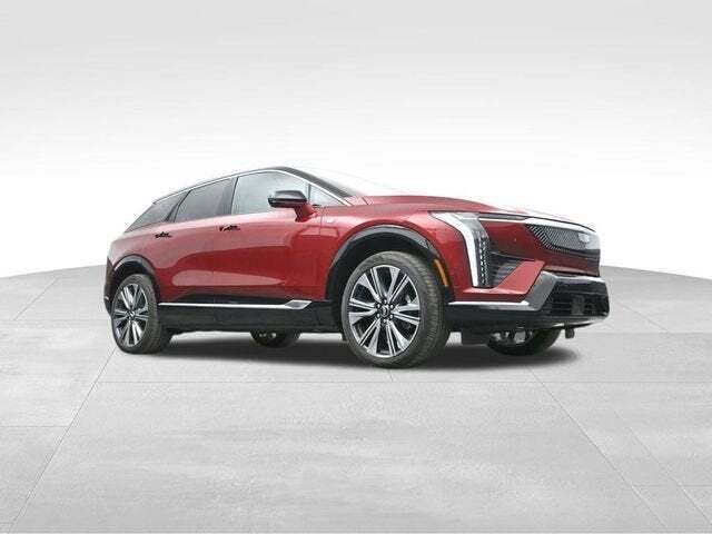 2025 Cadillac OPTIQ Luxury 2