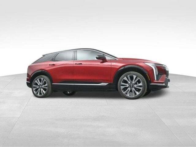 2025 Cadillac OPTIQ Luxury 2