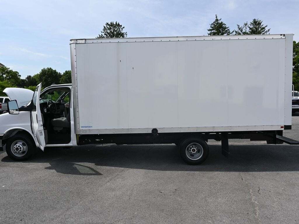 2023 GMC Savana 4500