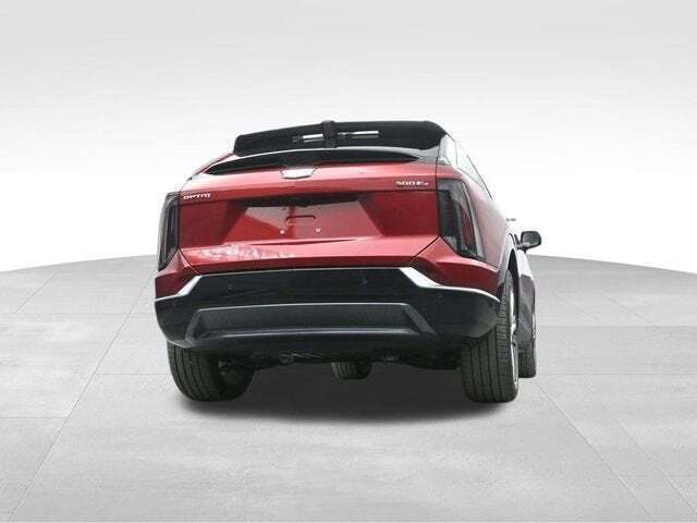 2025 Cadillac OPTIQ Luxury 2
