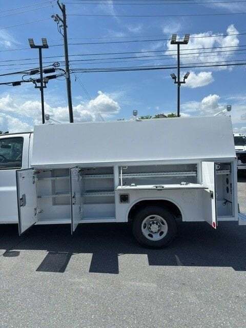 2025 Chevrolet Express 3500