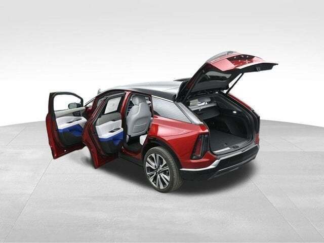2025 Cadillac OPTIQ Luxury 2