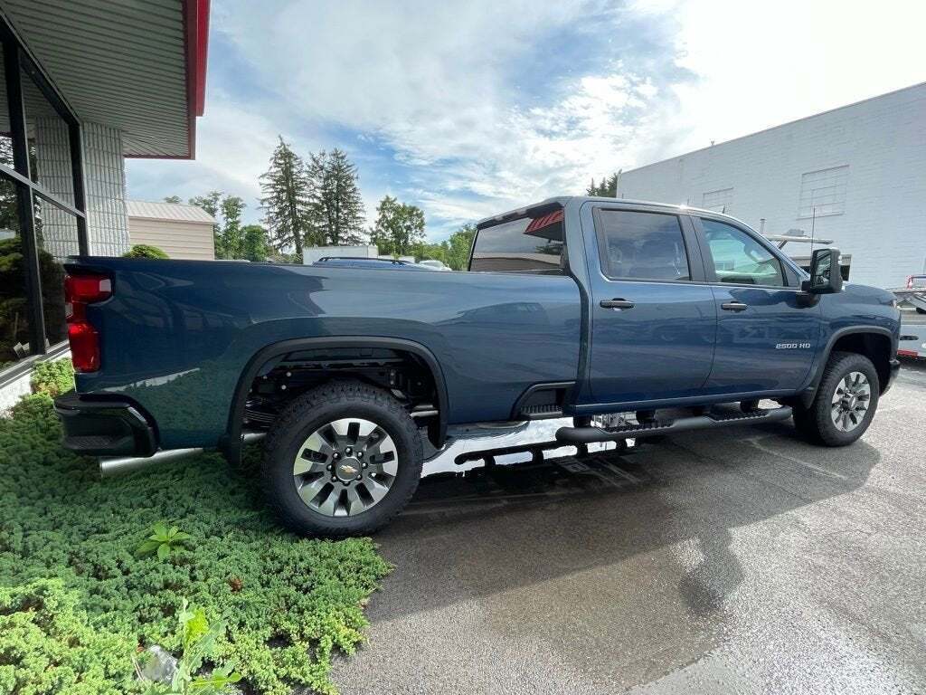 2025 Chevrolet Silverado 2500HD Custom