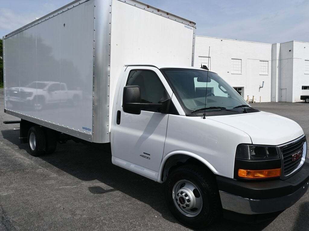 2023 GMC Savana 4500