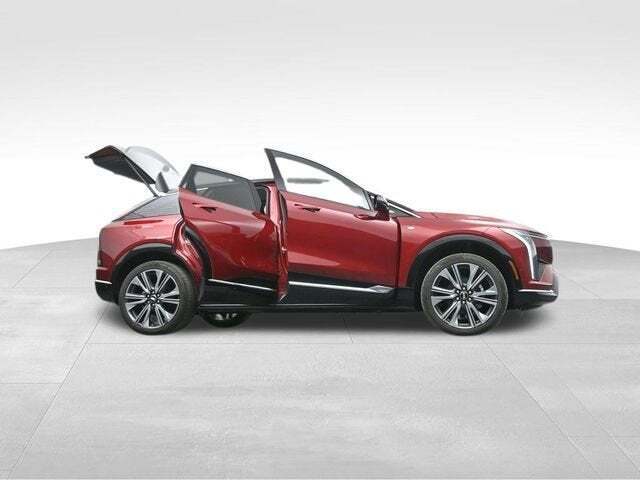 2025 Cadillac OPTIQ Luxury 2