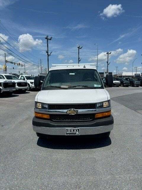 2025 Chevrolet Express 3500