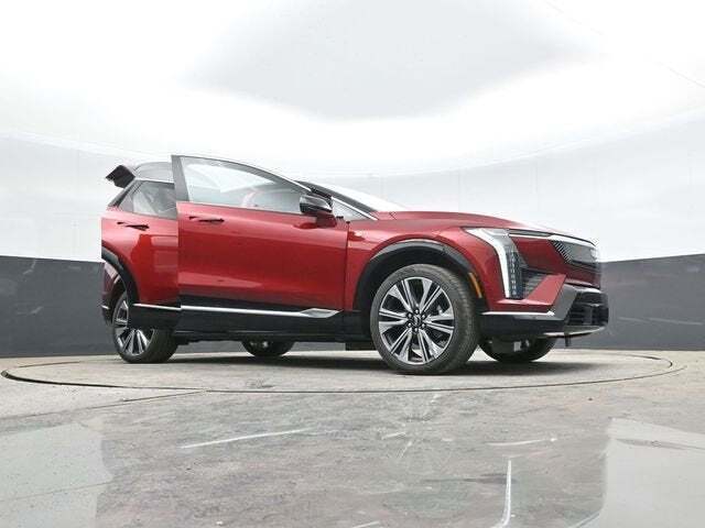 2025 Cadillac OPTIQ Luxury 2