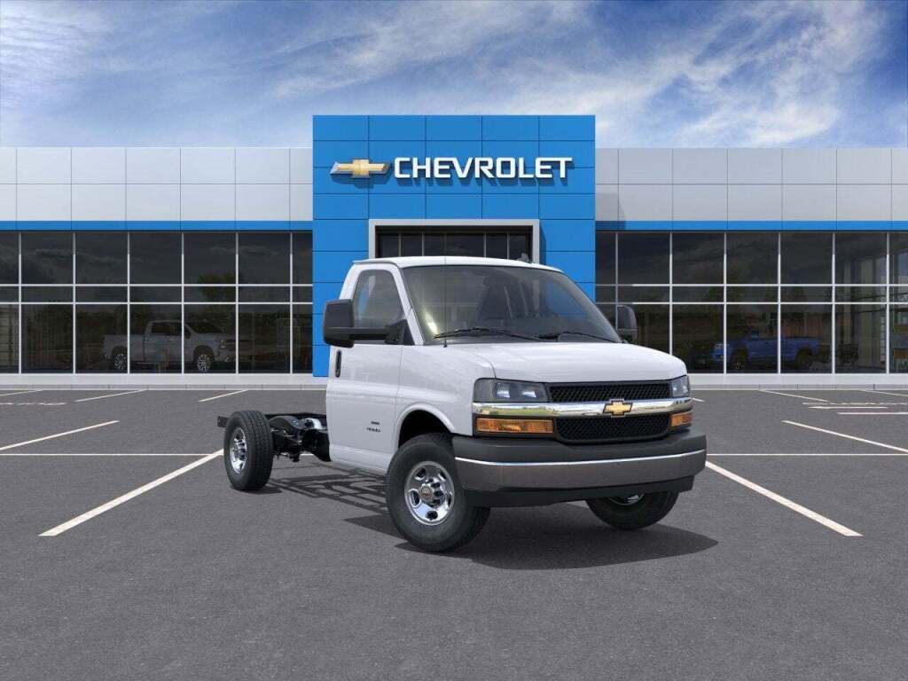 2025 Chevrolet Express 3500
