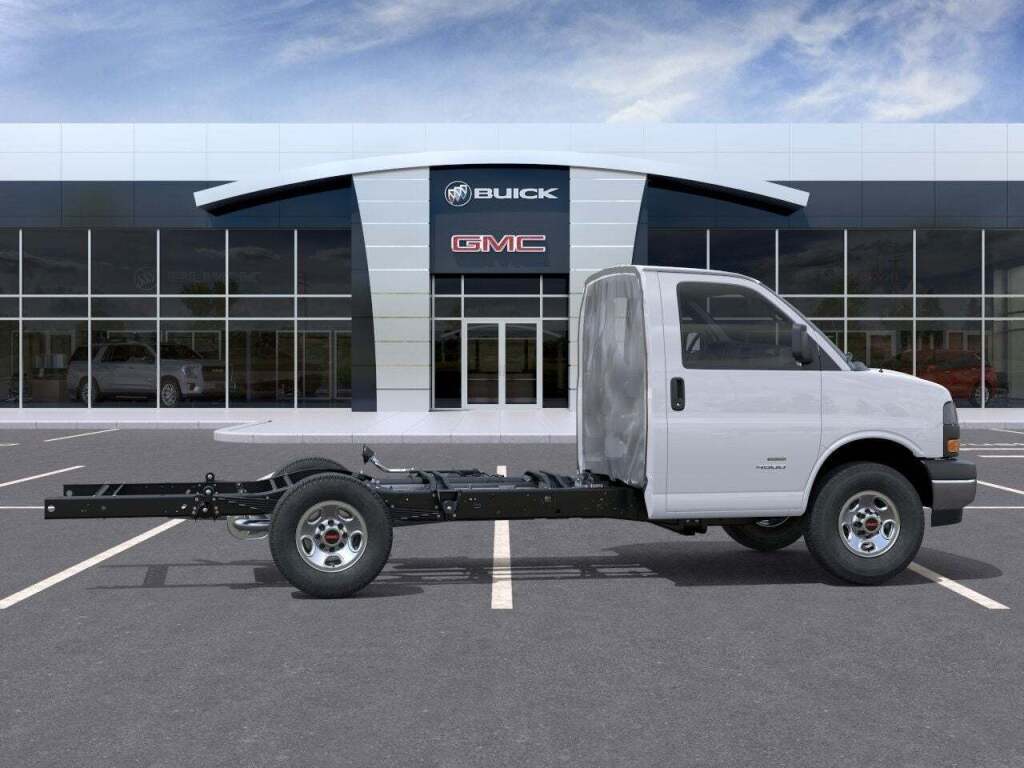 2025 GMC Savana 3500