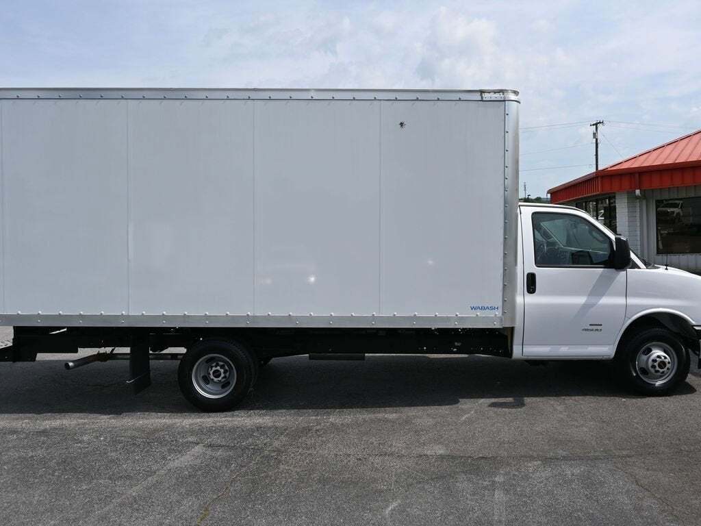 2023 GMC Savana 4500