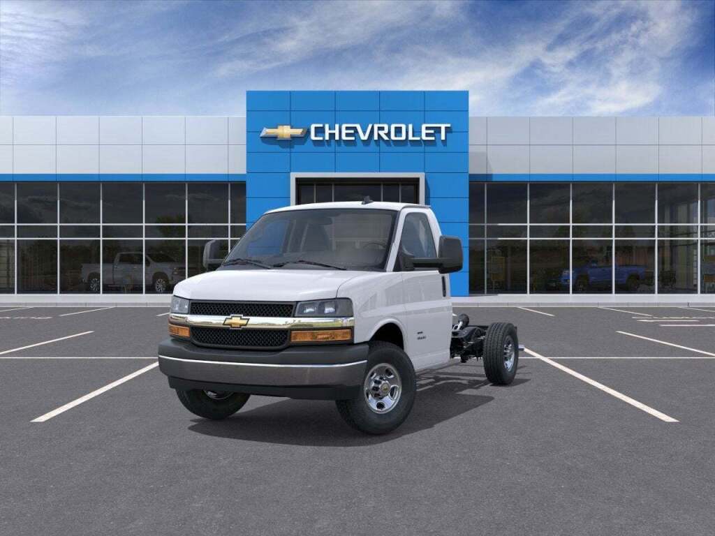 2025 Chevrolet Express 3500