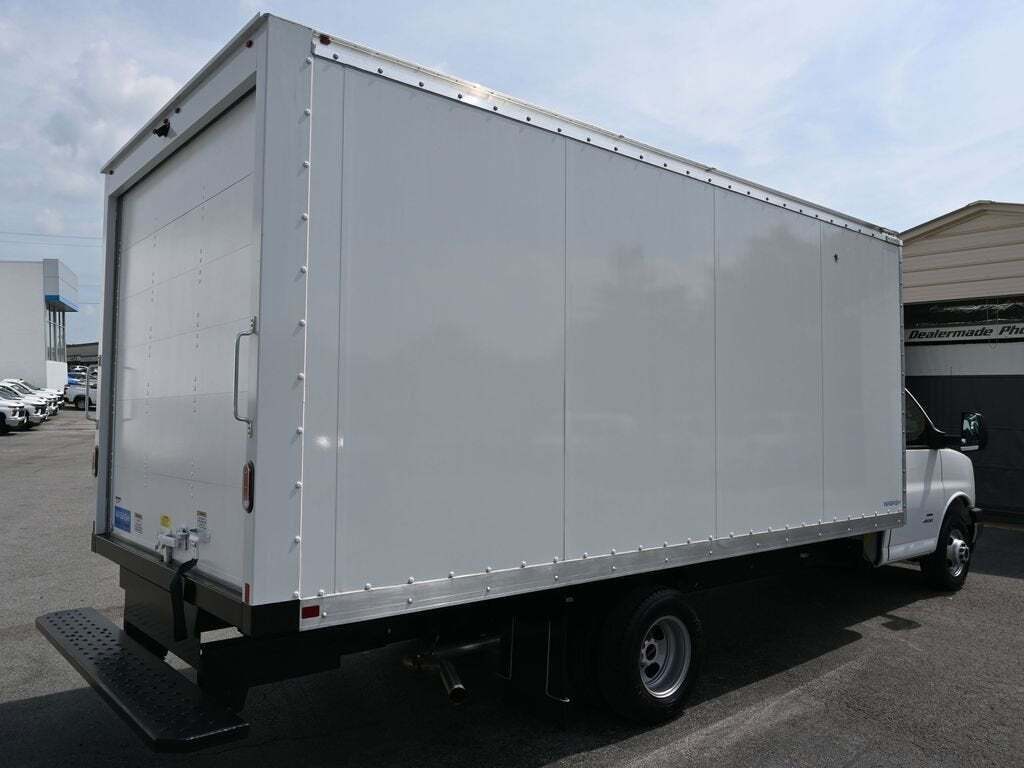 2023 GMC Savana 4500