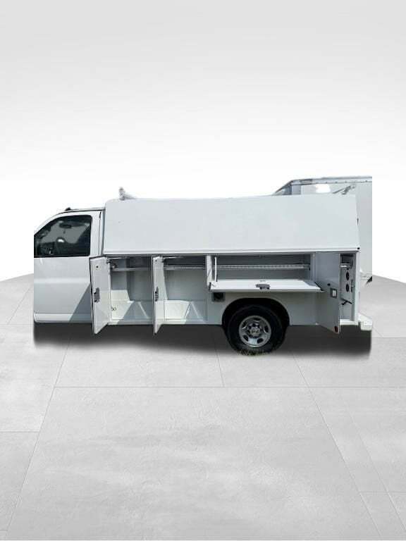 2025 Chevrolet Express 3500