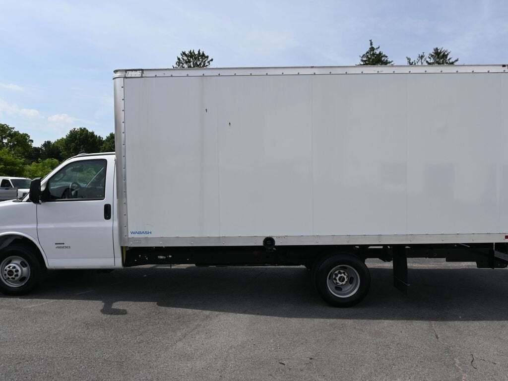 2023 GMC Savana 4500