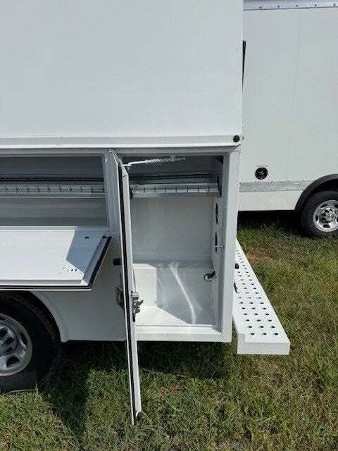 2025 Chevrolet Express 3500