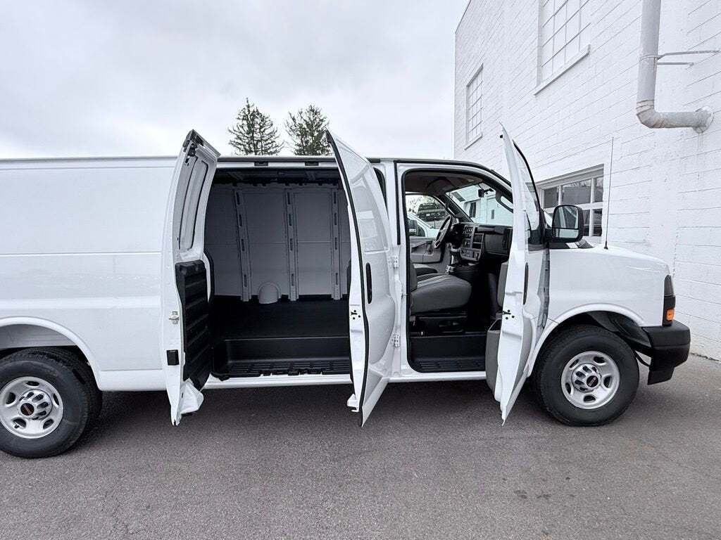 2025 GMC Savana 3500