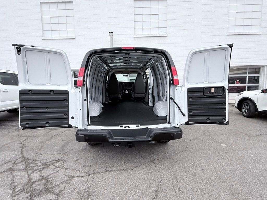 2025 GMC Savana 3500