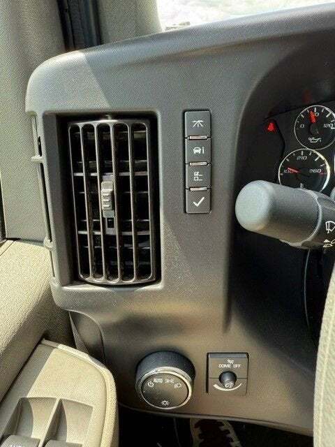 2025 Chevrolet Express 3500