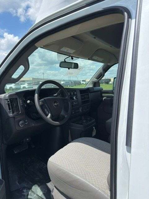 2025 Chevrolet Express 3500