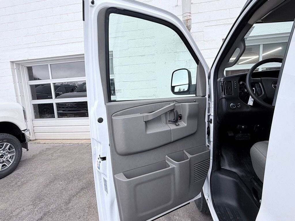 2025 GMC Savana 3500