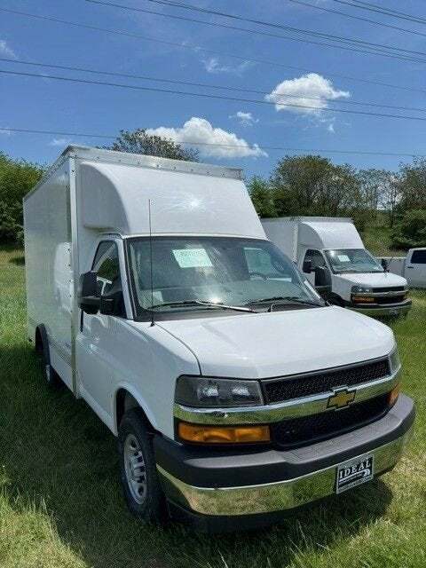 2025 Chevrolet Express 3500
