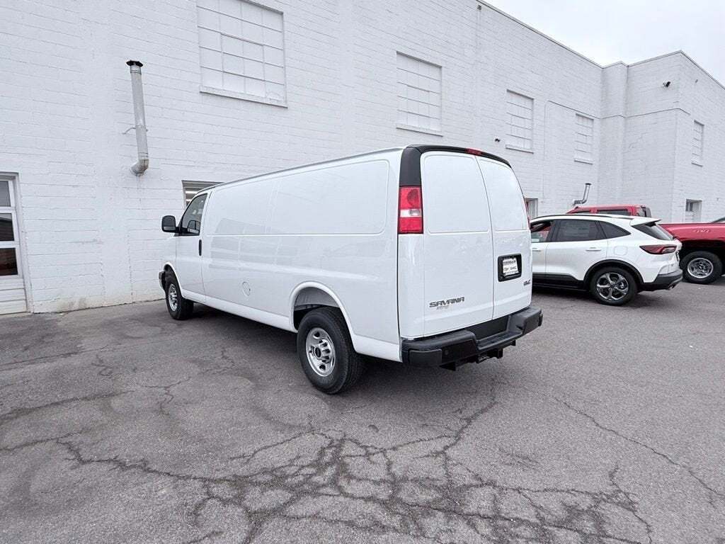 2025 GMC Savana 3500