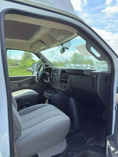 2025 Chevrolet Express 3500