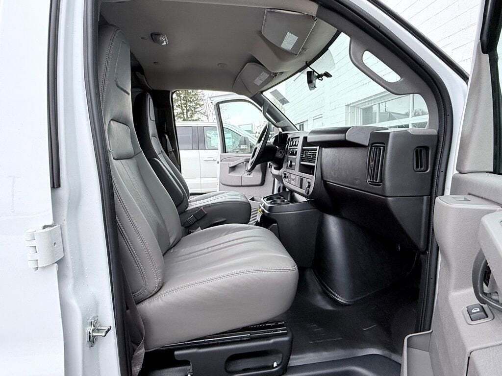 2025 GMC Savana 3500
