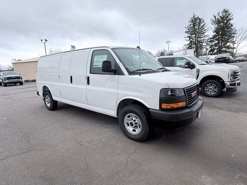 2025 GMC Savana 3500