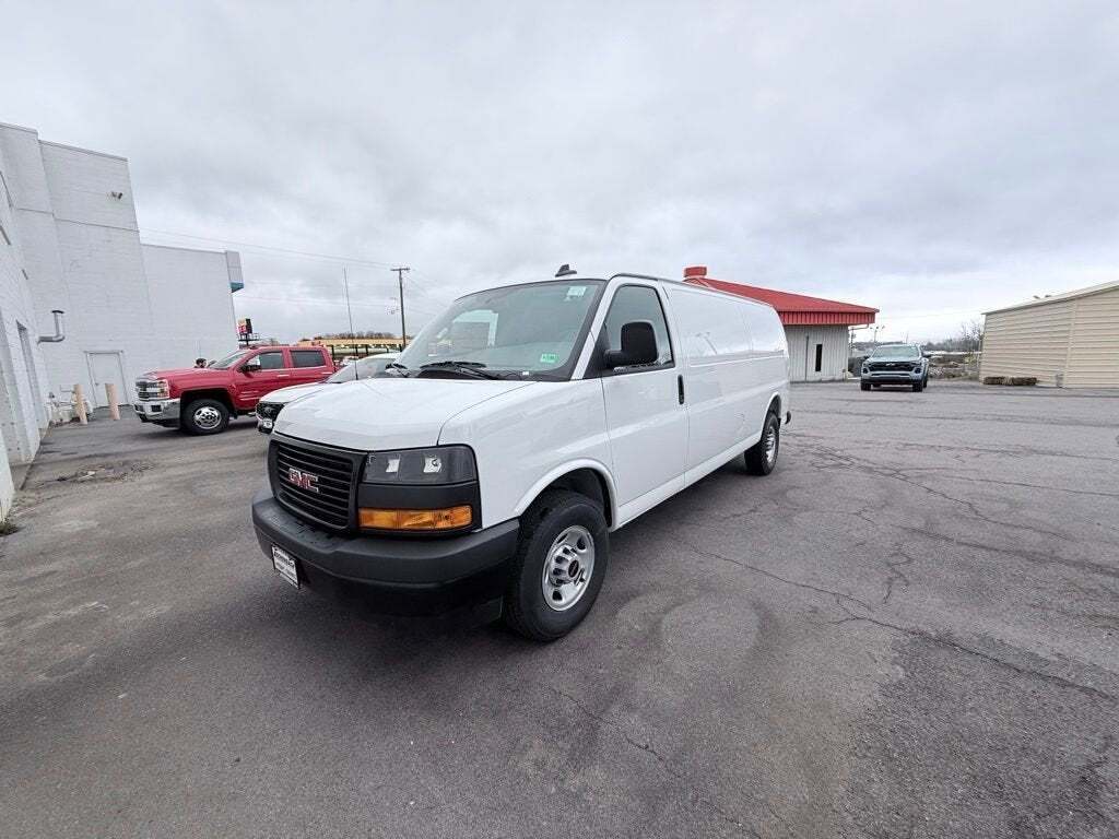2025 GMC Savana 3500