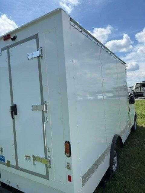 2025 Chevrolet Express 3500