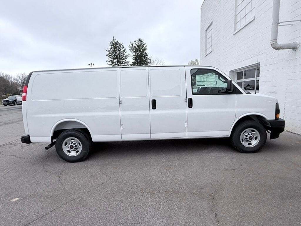 2025 GMC Savana 3500