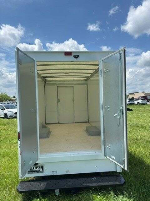 2025 Chevrolet Express 3500
